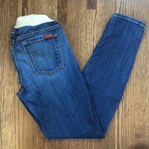 {Maternity} 7 For All Mankind full panel jeans